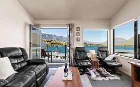 Scenic And Relaxing Lakefront Apartment